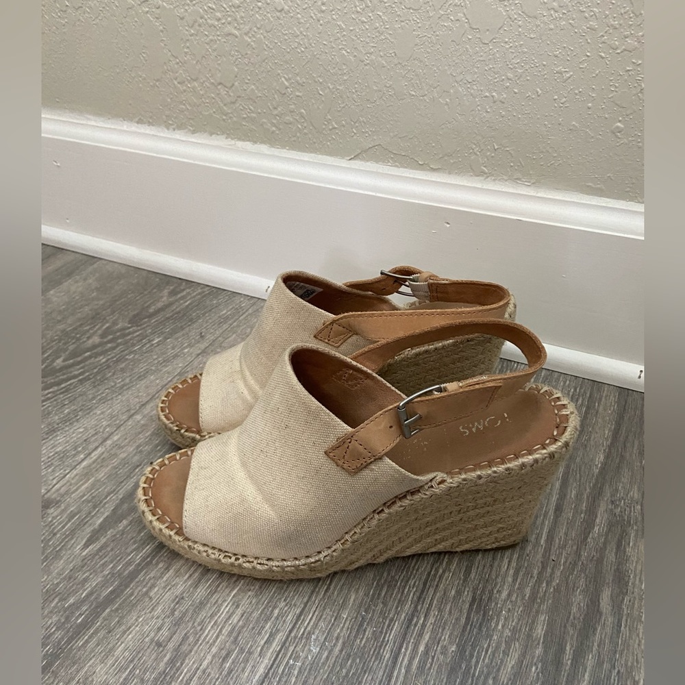 Tom’s Tan & Cream Espadrilles Wedges Platform Sandals Size 8.5